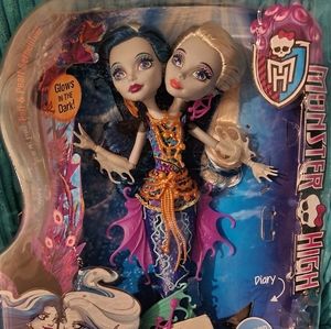 Monster High Great Scarrier Reef  - Peri and Pearl